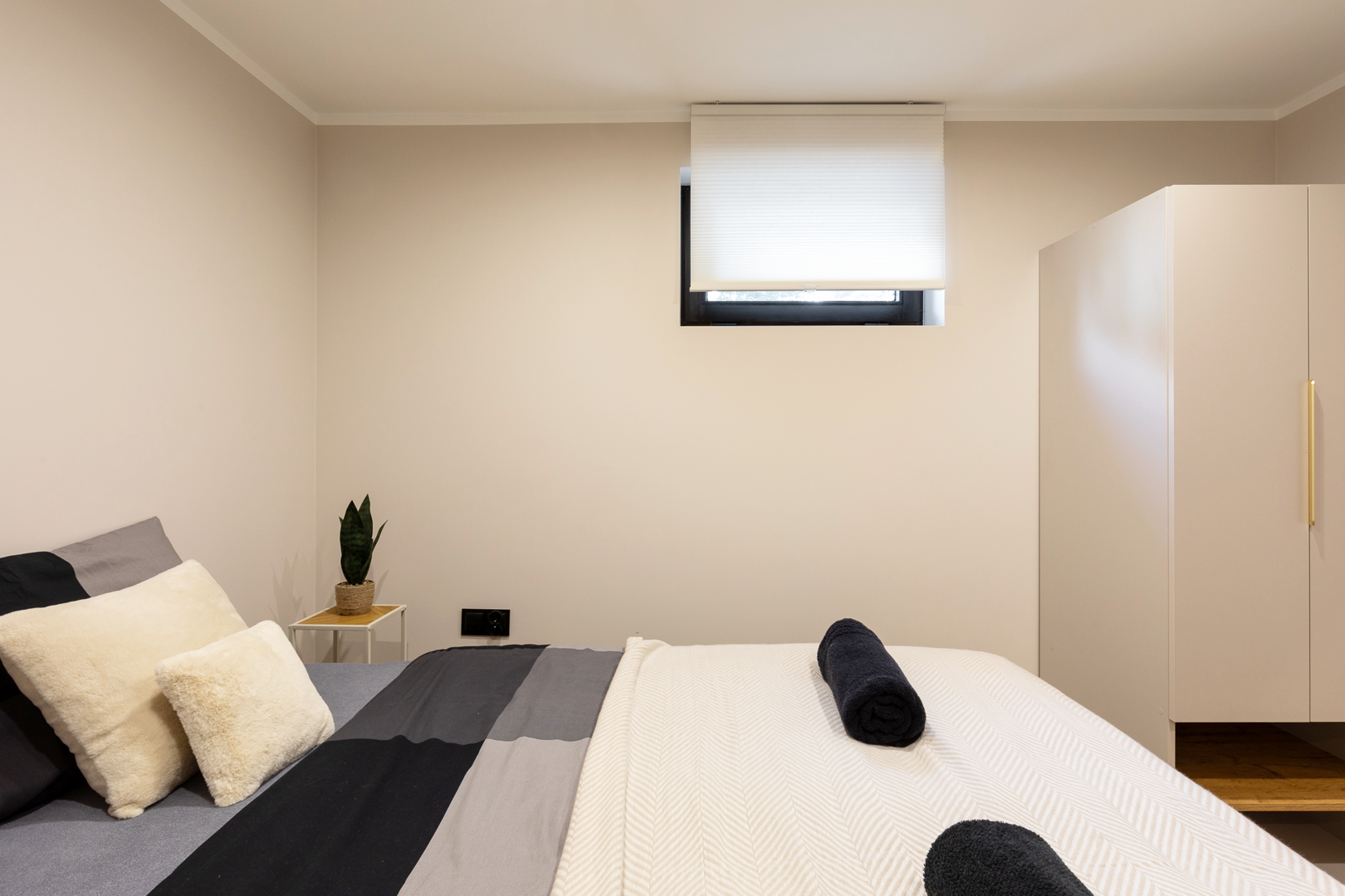 VEN Dariusz Wata - 6