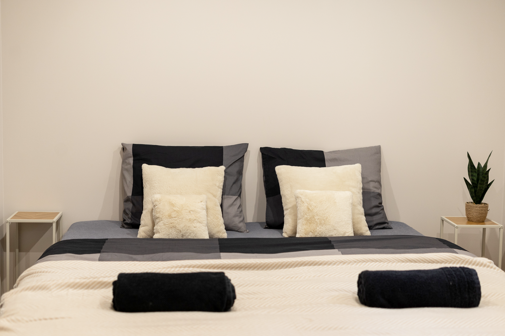 VEN Dariusz Wata - 7