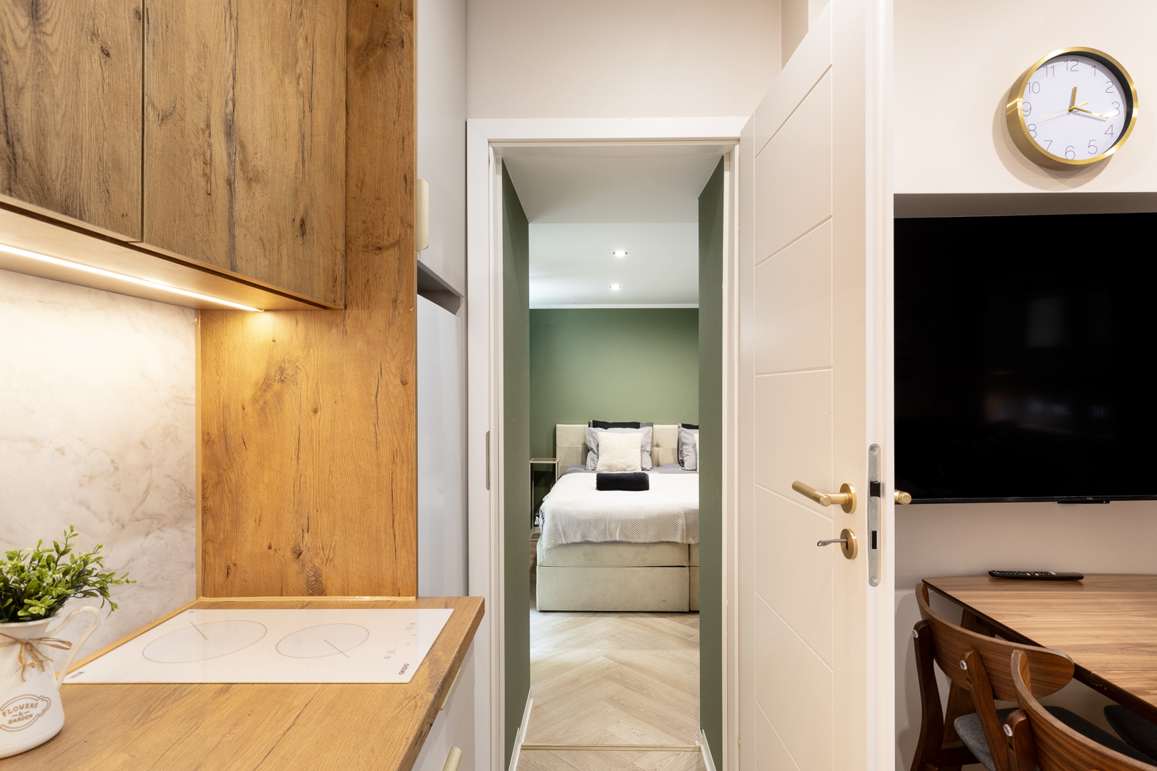 VEN Dariusz Wata - 8