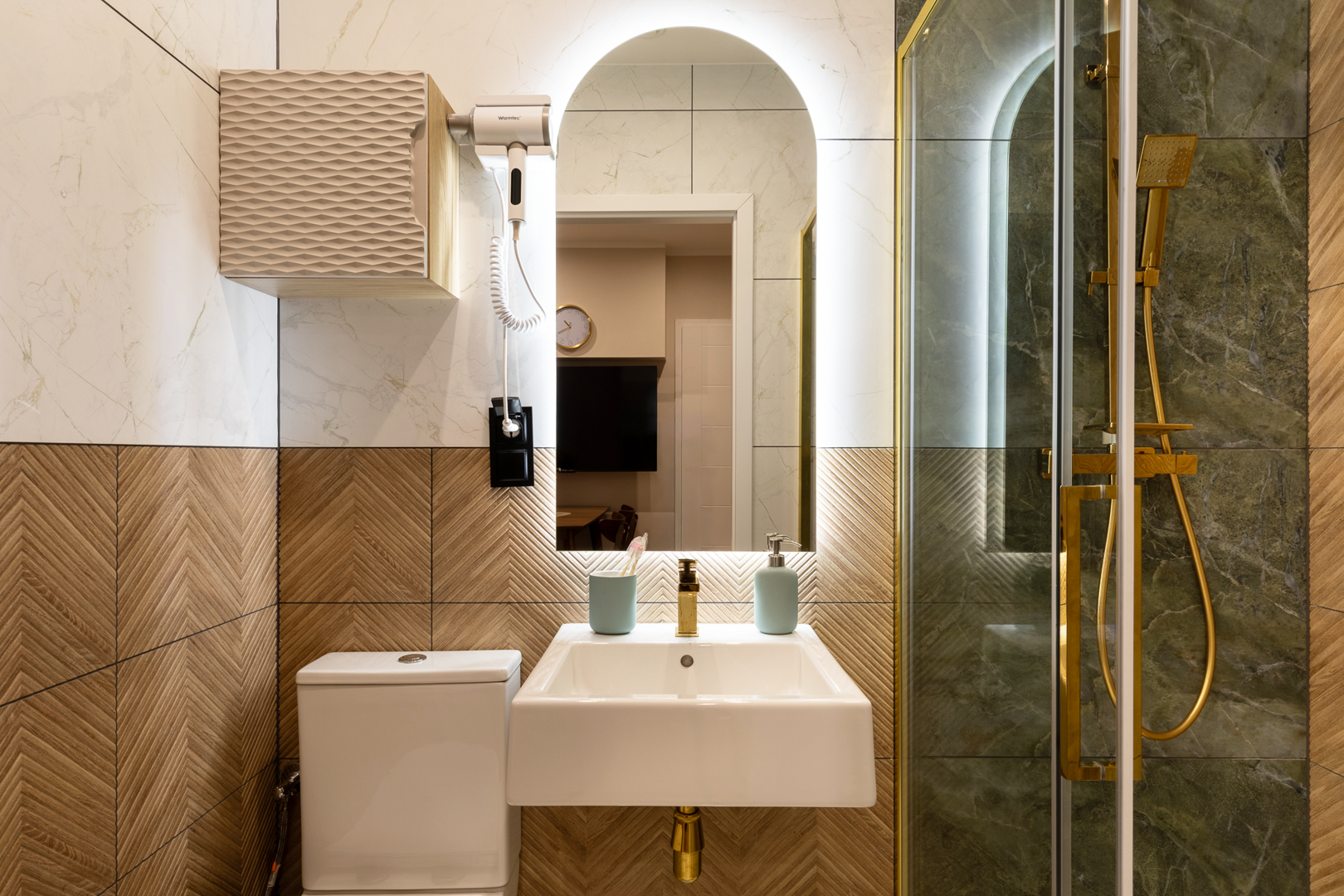 VEN Dariusz Wata - 11